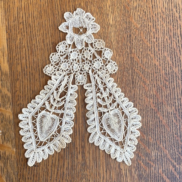 Pair of Antique Lace Appliqués | Edwardian–1930s Ecru Embroidered Collar Inserts - Picture 2 of 16